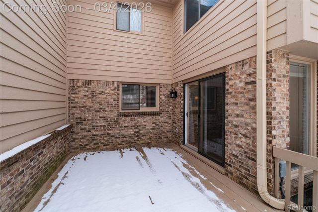 31280 Misty Pines Drive, Farmington Hills, MI 48336
