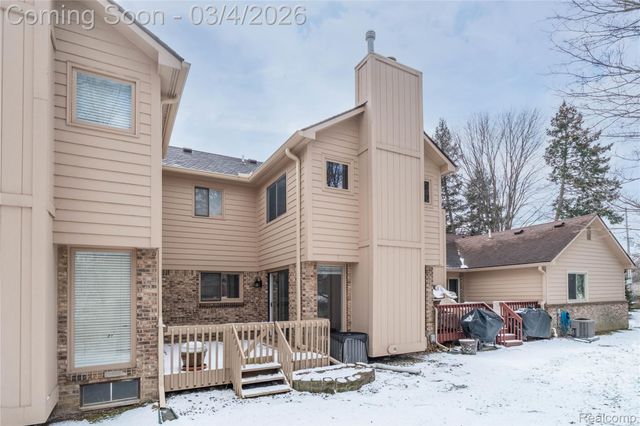31280 Misty Pines Drive, Farmington Hills, MI 48336