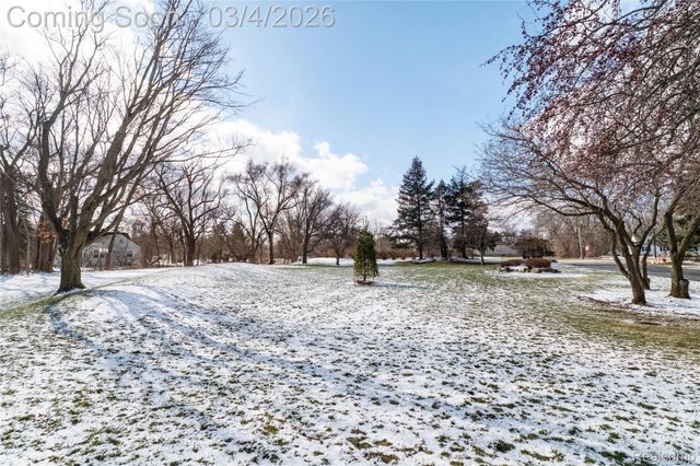 31280 Misty Pines Drive, Farmington Hills, MI 48336