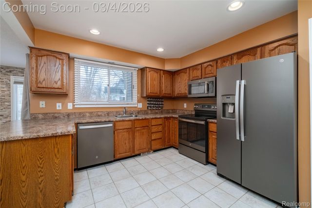 31280 Misty Pines Drive, Farmington Hills, MI 48336