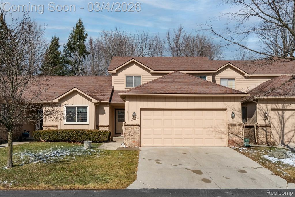 31280 Misty Pines Drive, Farmington Hills, MI 48336
