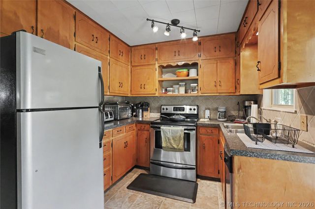 19116 W Beechwood, Cookson, OK 74427