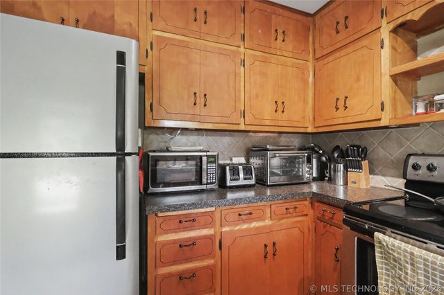 19116 W Beechwood, Cookson, OK 74427