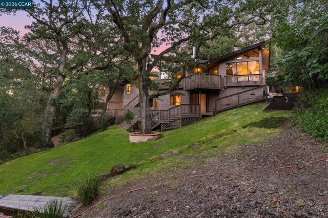 130 Montair Dr, Danville, CA 94526