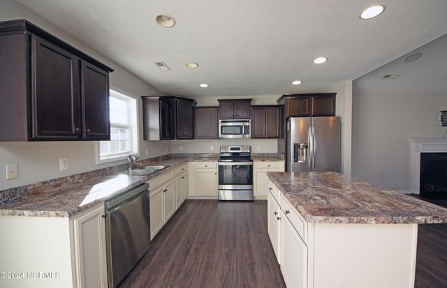 300 Cadenza Lane, Richlands, NC 28574