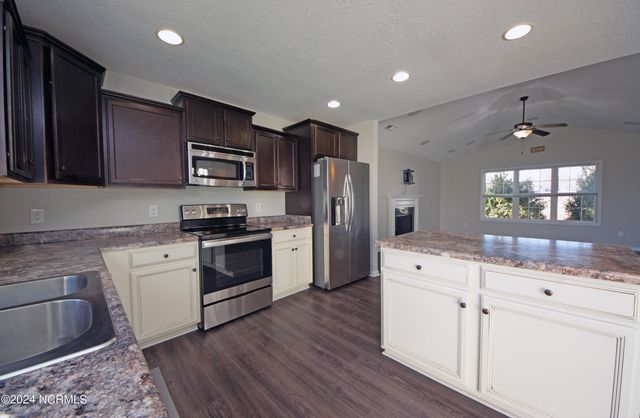 300 Cadenza Lane, Richlands, NC 28574