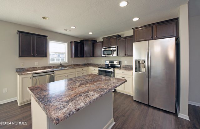 300 Cadenza Lane, Richlands, NC 28574