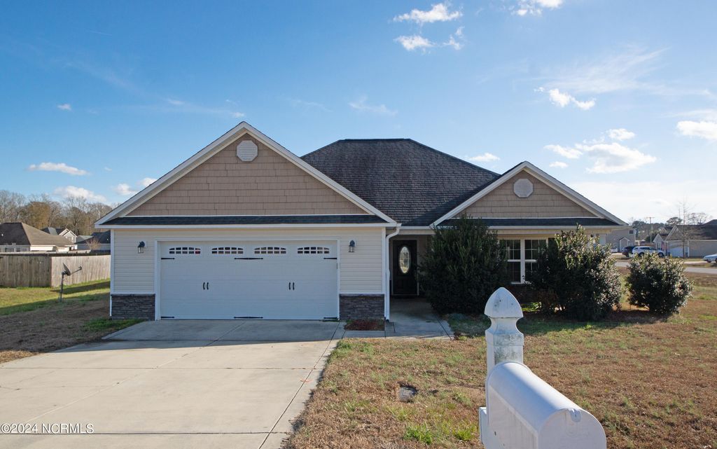 300 Cadenza Lane, Richlands, NC 28574