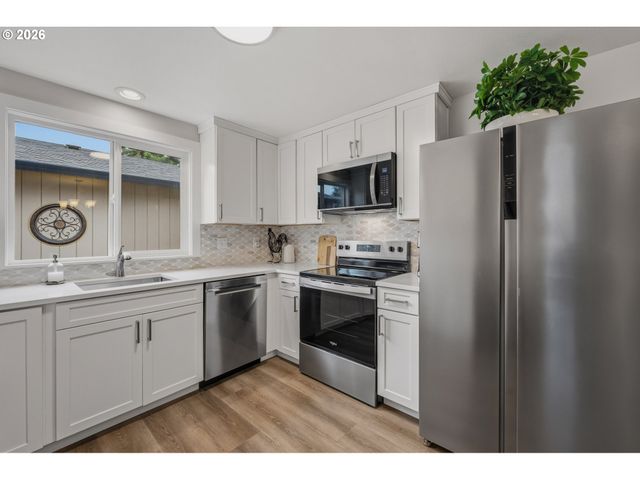 13885 Sw 104TH Ave, Tigard, OR 97223
