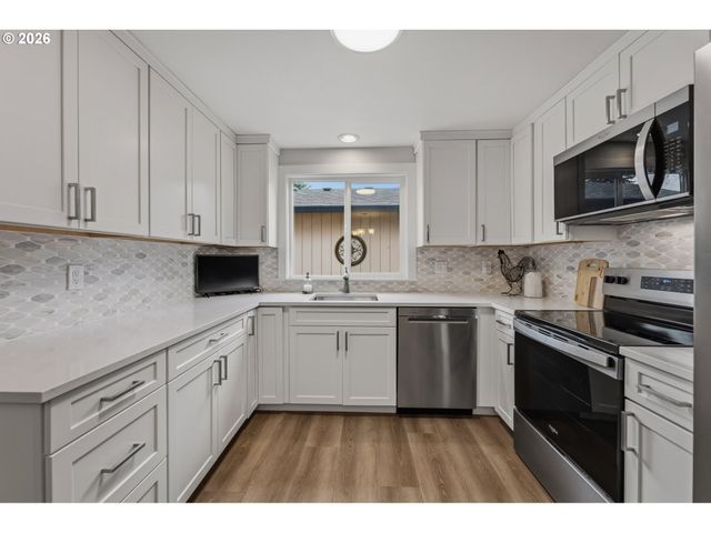 13885 Sw 104TH Ave, Tigard, OR 97223