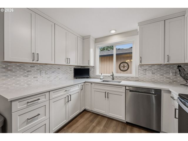 13885 Sw 104TH Ave, Tigard, OR 97223