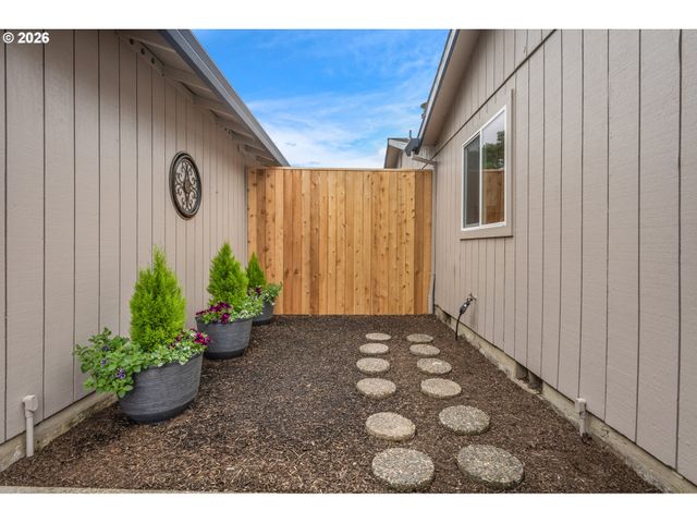 13885 Sw 104TH Ave, Tigard, OR 97223