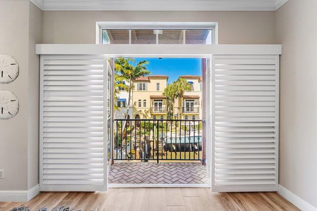 813 Estancia Way, Boynton Beach, FL 33435