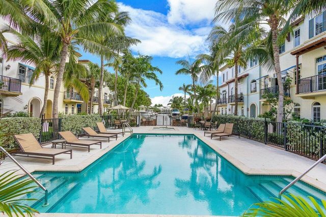 813 Estancia Way, Boynton Beach, FL 33435