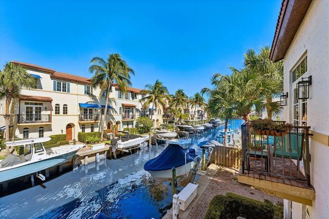 813 Estancia Way, Boynton Beach, FL 33435