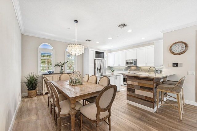 813 Estancia Way, Boynton Beach, FL 33435