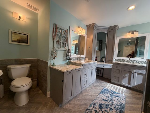 1683 CASTAWAY Court, Hoffman Estates, IL 60010