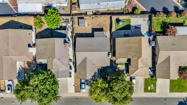 1324 Riverette Dr., Modesto, CA 95351