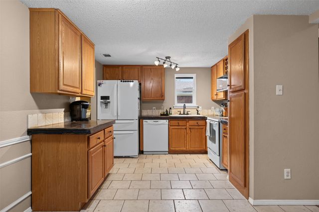 203 Briarglen Drive, Cedar Hill, TX 75104