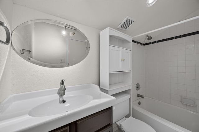 203 Briarglen Drive, Cedar Hill, TX 75104