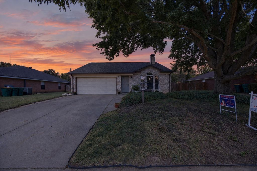 203 Briarglen Drive, Cedar Hill, TX 75104 — photo 2