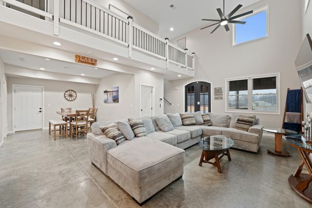 127 Freeman Lake Lane, Russell Springs, KY 42642