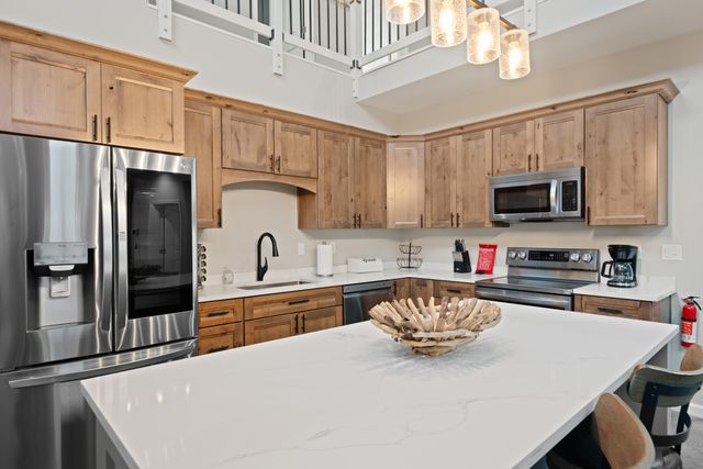 127 Freeman Lake Lane, Russell Springs, KY 42642