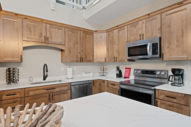 127 Freeman Lake Lane, Russell Springs, KY 42642