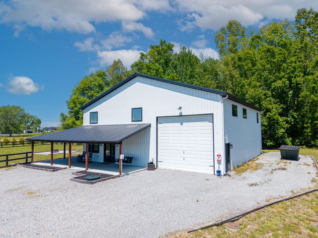 127 Freeman Lake Lane, Russell Springs, KY 42642