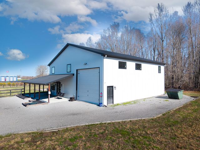 127 Freeman Lake Lane, Russell Springs, KY 42642