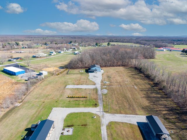 127 Freeman Lake Lane, Russell Springs, KY 42642