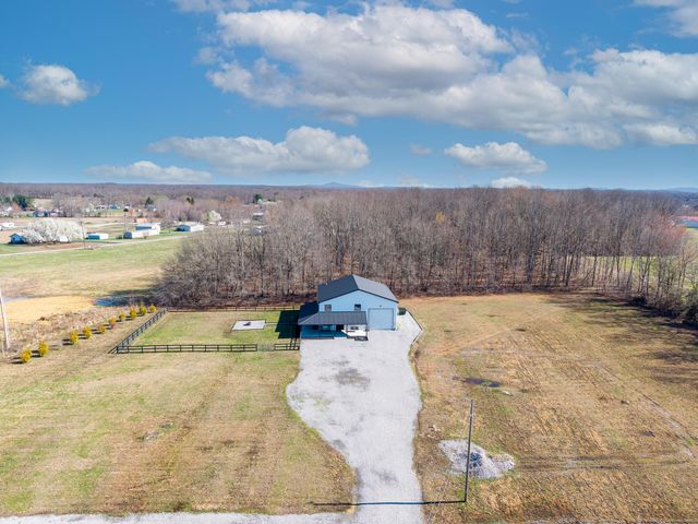 127 Freeman Lake Lane, Russell Springs, KY 42642