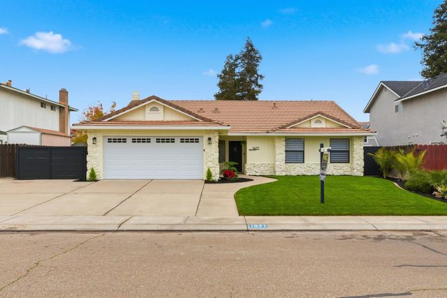 1671 Davis St, Ripon, CA 95366