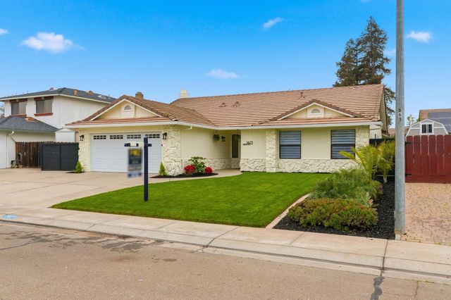 1671 Davis St, Ripon, CA 95366