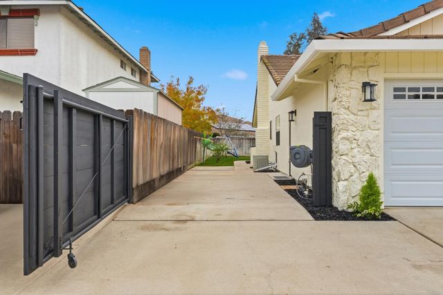 1671 Davis St, Ripon, CA 95366