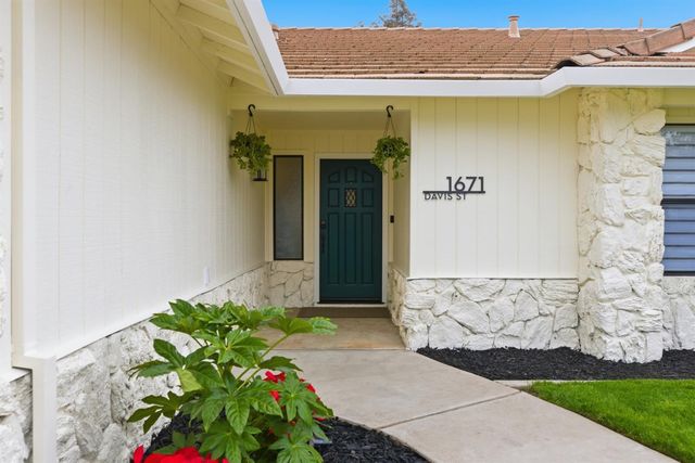 1671 Davis St, Ripon, CA 95366