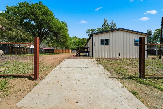 2796 8th St, Clearlake, CA 95422