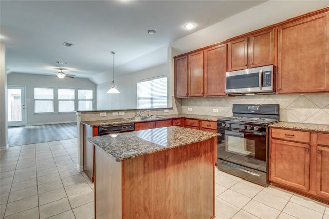 2100 Willow Creek Drive, Little Elm, TX 75068