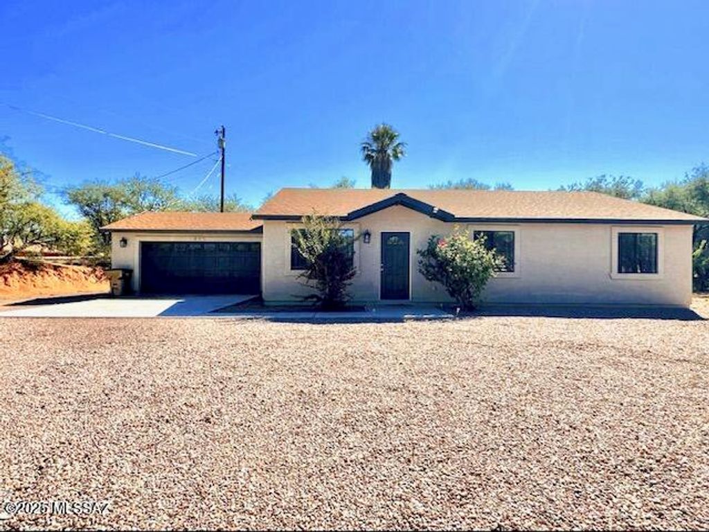 Image 1 of property listing at 895 Calle Alabastro, Rio Rico, AZ 85648