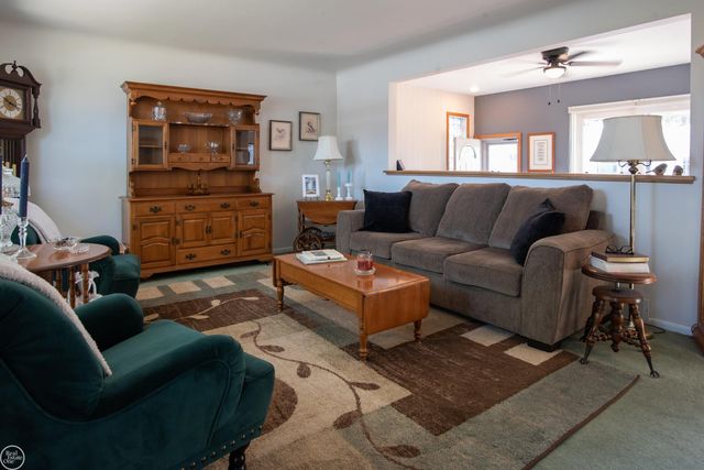 8324 Darlene Street, Warren, MI 48093
