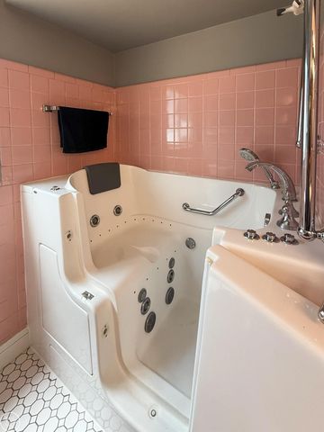 8324 Darlene Street, Warren, MI 48093