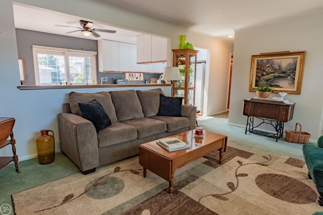 8324 Darlene Street, Warren, MI 48093