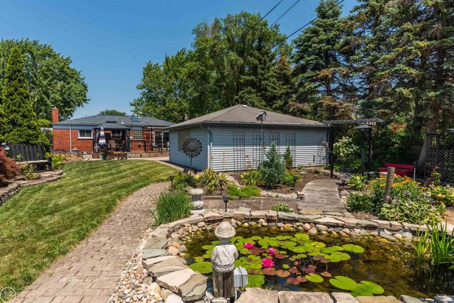 8324 Darlene Street, Warren, MI 48093