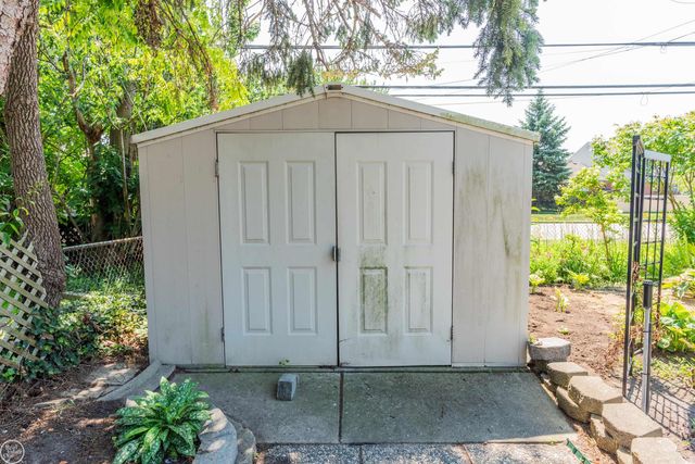 8324 Darlene Street, Warren, MI 48093