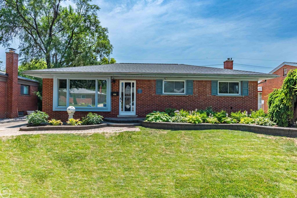 8324 Darlene Street, Warren, MI 48093