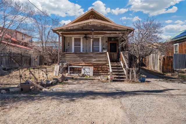 1 Opera House Road, Madrid, NM 87010