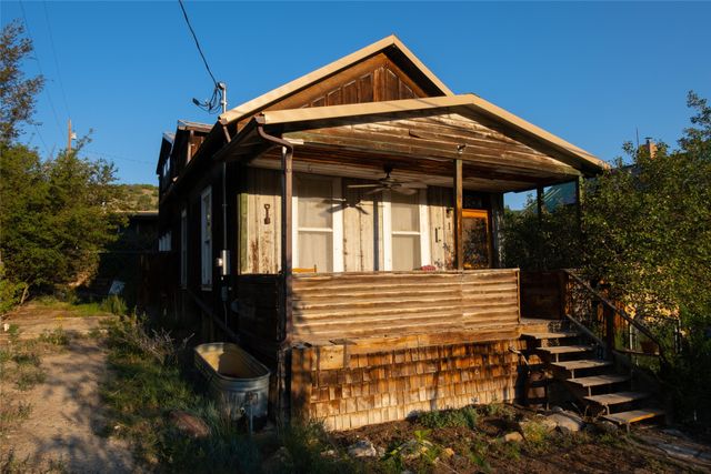 1 Opera House Road, Madrid, NM 87010