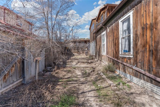 1 Opera House Road, Madrid, NM 87010