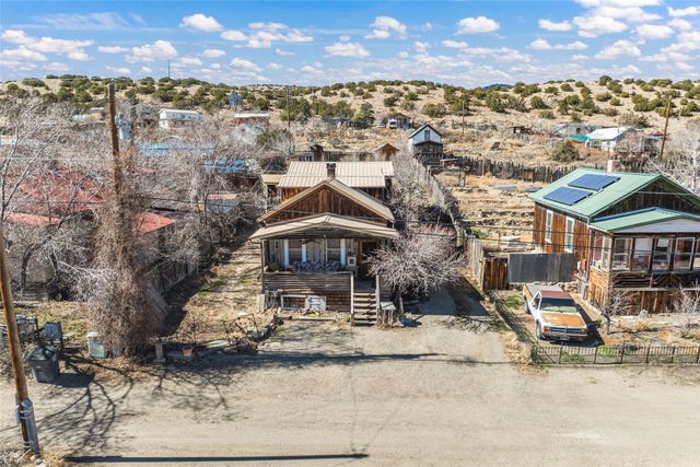 1 Opera House Road, Madrid, NM 87010
