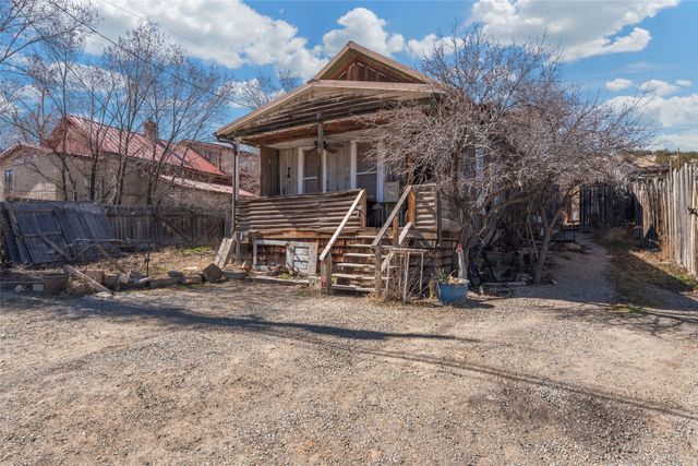 1 Opera House Road, Madrid, NM 87010